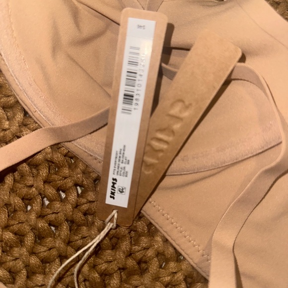 SKIMS Fits Everybody Unlined Demi Bra size 36B - Picture 3 of 3